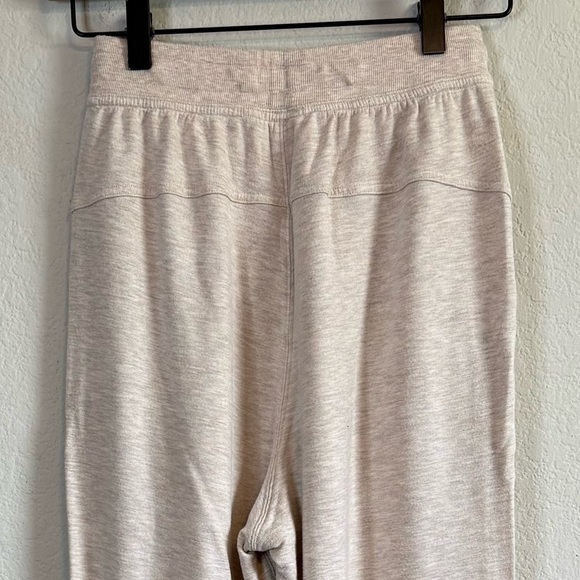 Lululemon Still Chill Jogger Pull On Stretch Waist Jogger Pants Heathered Cashew - Picture 8 of 13